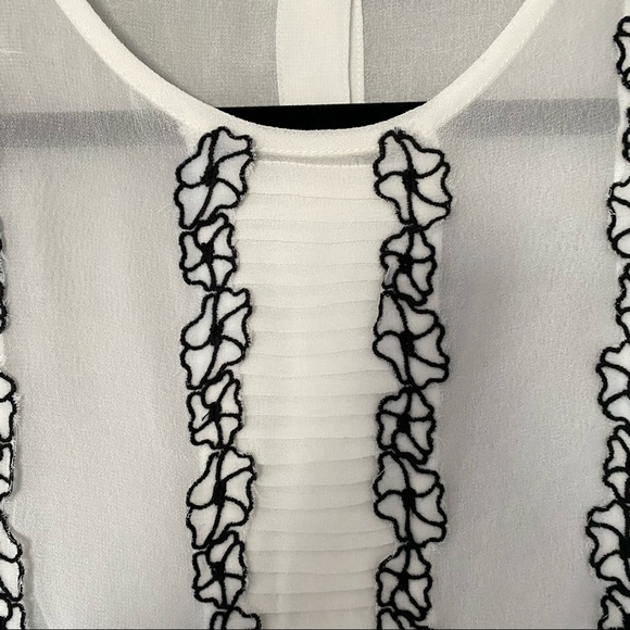 Ricki’s white sheer sleeveless top with embroidered floral trim - Picture 3 of 9